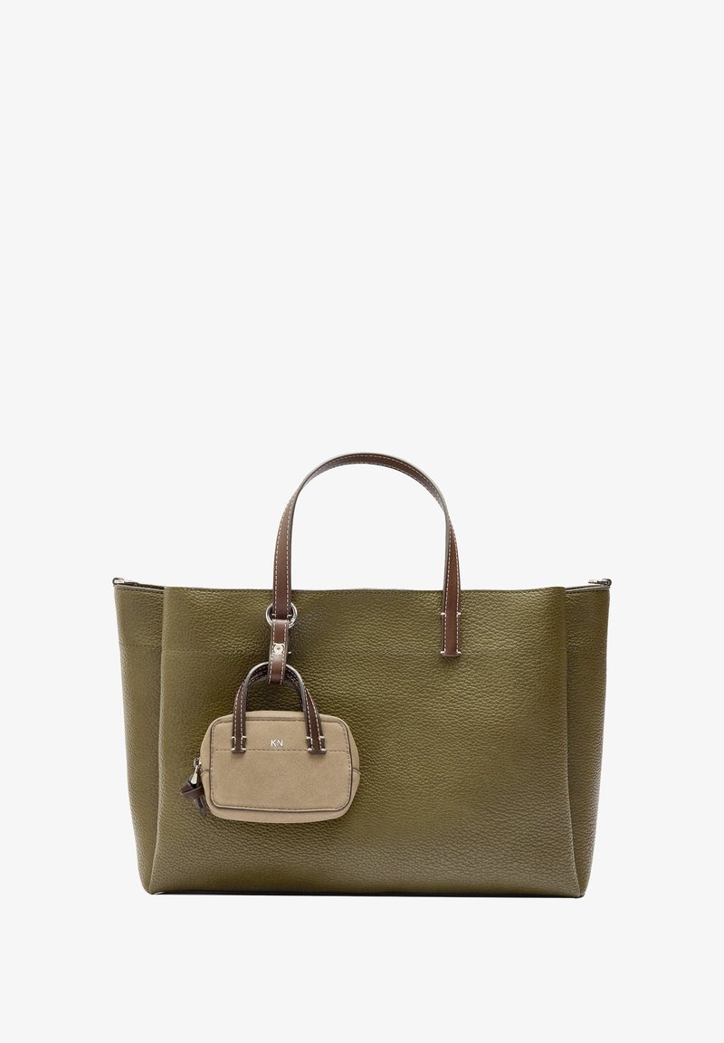 Oliwkowa skórzana torba na ramię z dwoma brązowymi skórzanymi uchwytami. Mała, odpinana beżowa saszetka z suwakiem, o zamszowym wykończeniu.