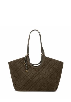Bolso de mano de cuero marrón con patrón tejido, dos asas largas y un adorno trenzado con borla en un lado.