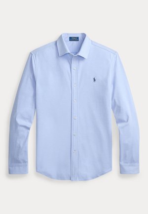 Chemise habillée bleu clair à manches longues avec boutons sur le devant et col, avec petit logo brodé sur la poitrine gauche.