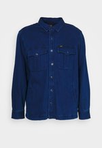 Lee Giacca Buffer Uomo - Modello Buffer Jacket - Colore Velluto Beet - Calda E Foderata, Vestibilità Normale, 100% Poliestere