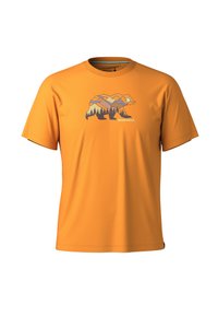 Oranssi lyhythihainen t-paita, jossa on karhugrafiikka täynnä vuoria ja puita, valmistettu pehmeästä kankaasta, jossa on pyöreä kaula-aukko.