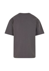 Šedé bavlněné tričko, krátké rukávy, kulatý výstřih, volný střih, hladký povrch. Jednoduchý design bez dalších vzorů nebo akcentů.