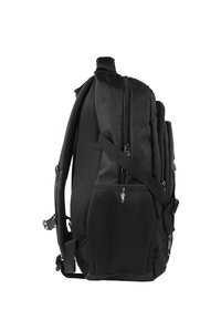 Zwarte rugzak met een gestructureerde stof, meerdere ritsen, zijnetvak, verstelbare banden en een gevoerde rug voor comfort.