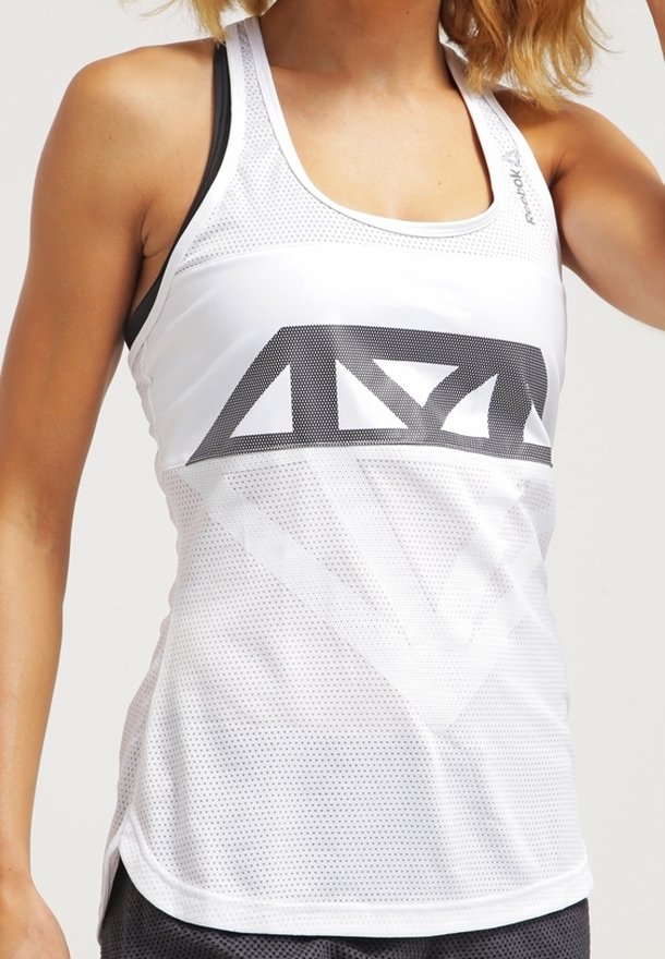 Débardeur de sport blanc avec un design géométrique noir, fabriqué en tissu en maille respirante, avec une coupe sportive et des coutures plates.