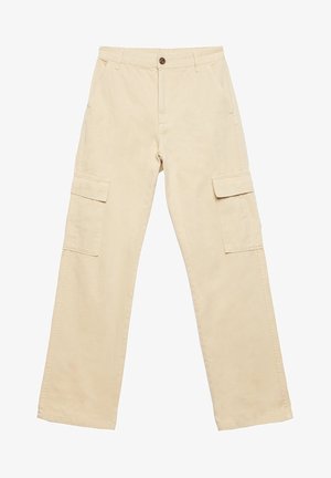 Beige cargobroek met zijflapzakken, voorste knoopsluiting en riemlussen, plat gelegd op een witte achtergrond.