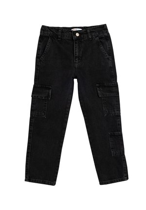 Pantalones cargo de mezclilla negra con un ajuste holgado, que cuentan con múltiples bolsillos laterales, presillas para cinturón y un cierre de botón. Textura suave, diseño de pierna recta.
