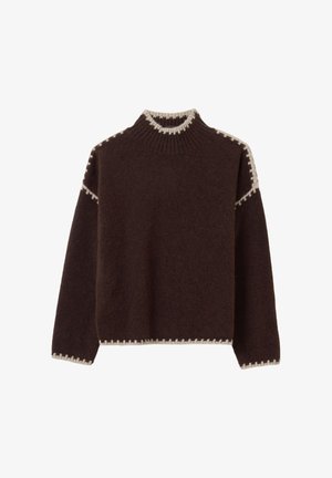Suéter de lana marrón oscuro con costuras en crema a lo largo del cuello redondo alto, las costuras de los hombros, los puños y el dobladillo, que presenta un ajuste cómodo y relajado.