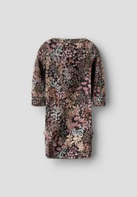 Sukienka w kwiatowy wzór w ciemnych odcieniach z różowymi, niebieskimi i beżowymi akcentami. Krótkie rękawy, okrągły dekolt oraz kieszenie po bokach. Miękka tekstura materiału.