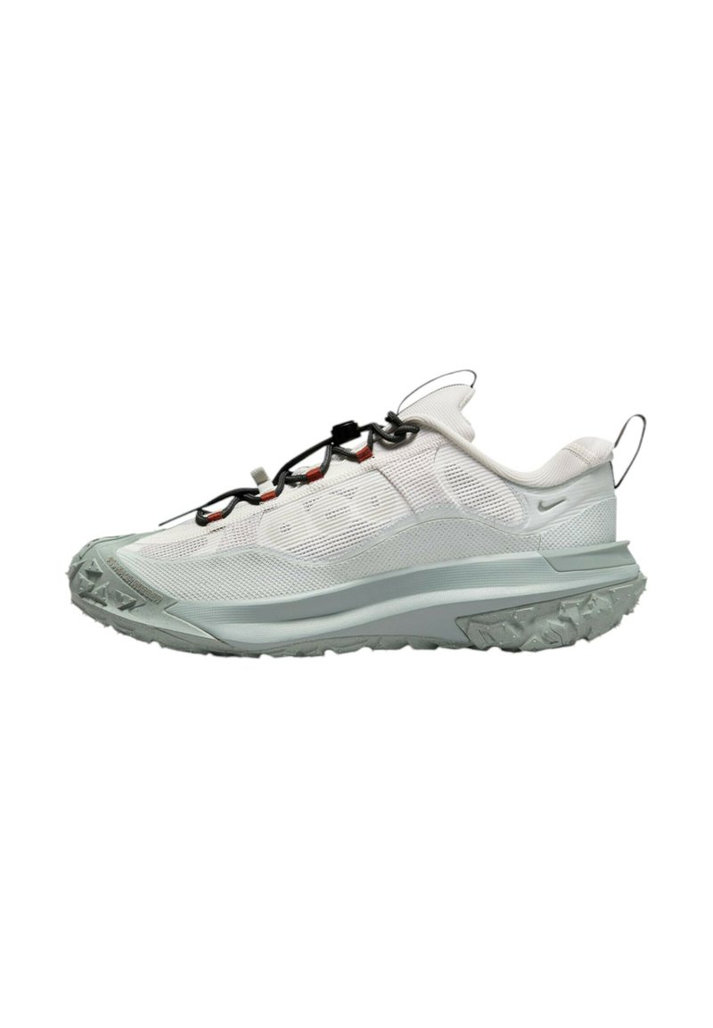 Nike Sportswear ACG MOUNTAIN FLY - Sneakers - white smoke gray