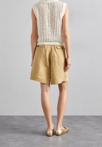 KNITID Top - off-white