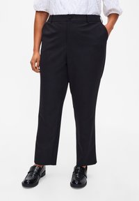 Zizzi - STRAIGHT LEG WITH POCKETS - Pantaloni - black Immagine in miniatura 1