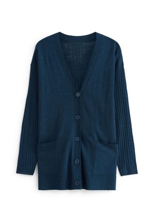 Cardigan en maille côtelée bleu foncé avec manches longues, col en V, cinq boutons et deux poches avant.
