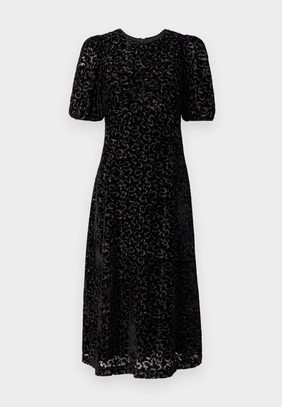 Vestido midi preto feito de tecido texturizado, com mangas curtas bufantes e um padrão de estampado animal subtil. Decote redondo com corpete ajustado.