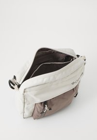 Columbia STREET TRANSIT™ SIDE BAG UNISEX - Skuldertasker - dark stone/iron