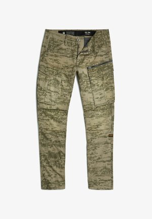 Pantaloni cargo in stampa mimetica caratterizzati da una miscela di verdi e marroni, realizzati in tessuto resistente, con numerose tasche e dettagli con zip.