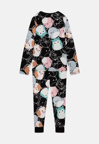 Schwarzes Pyjama-Set mit einem sich wiederholenden Muster von bunten Cartoon-Tieren. Weiches Material mit langenÄrmeln und Bündchen an den Hosen.