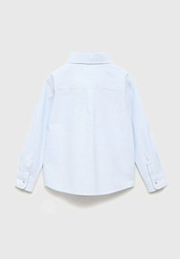 Vaaleansini raidoitettu pitkähihaine paita, jossa on kääntökaulus, nappikiinnitys hihansuissa ja takakappaleen yksityiskohta. Pehmeä kangas, jolla on sileä pinta.