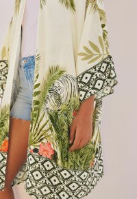 Next SPLICED LONGLINE KIMONO  - Poncho - green tropical