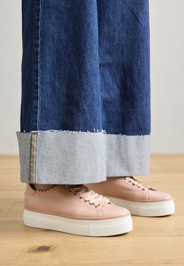 FIX - Trainers - rosa nude2