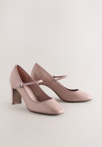 Next REGULAR FIT - FOREVER COMFORT ROUND TOE MARY JANE BLOCK COURT - Tacones - blush nude