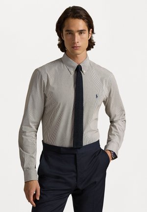 CUSTOM FIT STRIPED STRETCH POPLIN SHIRT - Pluus - chocolate brown/white