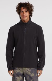 Giacca in pile nera con colletto alto, chiusura full zip e maniche lunghe. Presenta un logo sulla zip e sulla manica.