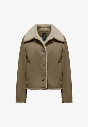 Brązowa kurtka z sztucznego baranka z szerokim kołnierzem, z przodu na guziki, i bocznymi kieszeniami. Gładka zewnętrzna powłoka z miękką, teksturowaną podszewką.