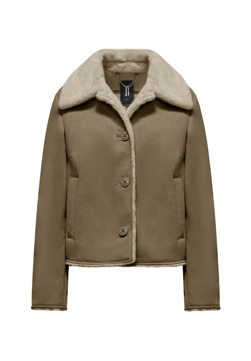 Bruine nep-shearling jas met een brede kraag, knopen aan de voorkant en zijzakken. Glad stoffen oppervlak met een zachte, gestructureerde voering.