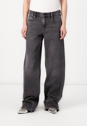 Jeans in denim neri a vita alta e gamba larga, con una texture sbiadita, dotati di tasche frontali, passanti per cintura e dettagli in cucitura discreti.