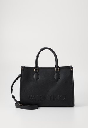 Sort læder Valentino tote taske med to håndtag, aftagelig skulderrem og præget mærkenavn foran.