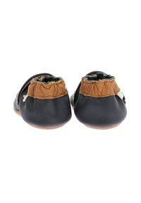 Chaussures en cuir noir avec un col froncé de couleur beige et des semelles souples marron; design à bout rond avec cheville élastique pour un enfilage facile.