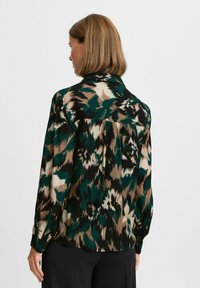 b.young BYJOSA CUFF SHIRT - Camicia - sea moss flower mix