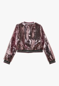 Střihový kabát s lesklým růžově zlatým flitrovým povrchem, s pruhovaným žebrovaným límcem a manžetami. Zobrazeno ze zadní strany.