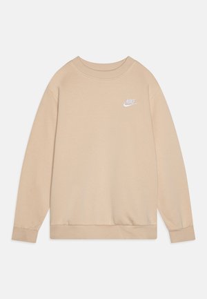 Felpa beige realizzata in tessuto morbido, caratterizzata da un collo rotondo, maniche lunghe e un piccolo logo Nike bianco sul petto.