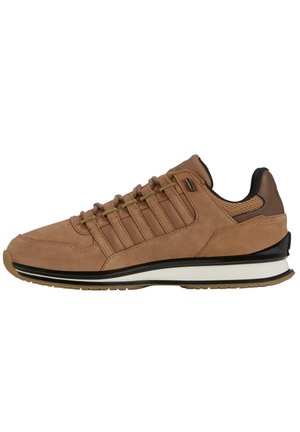 Trainers - brown
