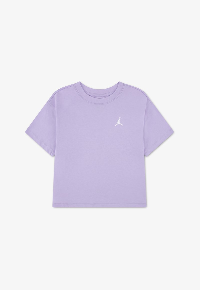T-shirt court à manches courtes lilas avec col rond et petit logo Jumpman blanc sur la poitrine gauche.