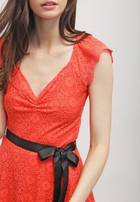 Morgan Vardagsklänning - coral