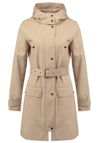 Trench-coat beige ceinturé avec capuche, manches longues, boutons-pression à l'avant, deux poches à rabat et sangles réglables aux poignets.