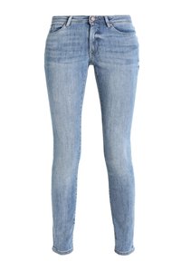 Jeans skinny de color azul claro, hechos de mezclilla, con un diseño de cinco bolsillos, desvanecimiento sutil y un cierre de cremallera estándar con botón.