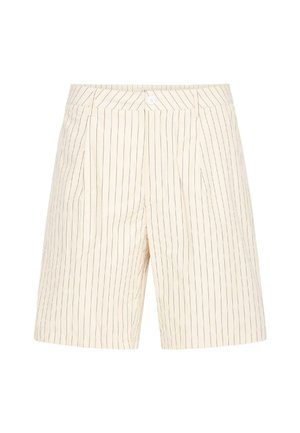Kremowe szorty z cienkimi pionowymi czarnymi prążkami, szlufkami na pasek, zapięciem na guziki z przodu oraz bocznymi kieszeniami.