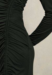 Reiss ROSIE RUCHED MIDI - Pouzdrové šaty - dark green