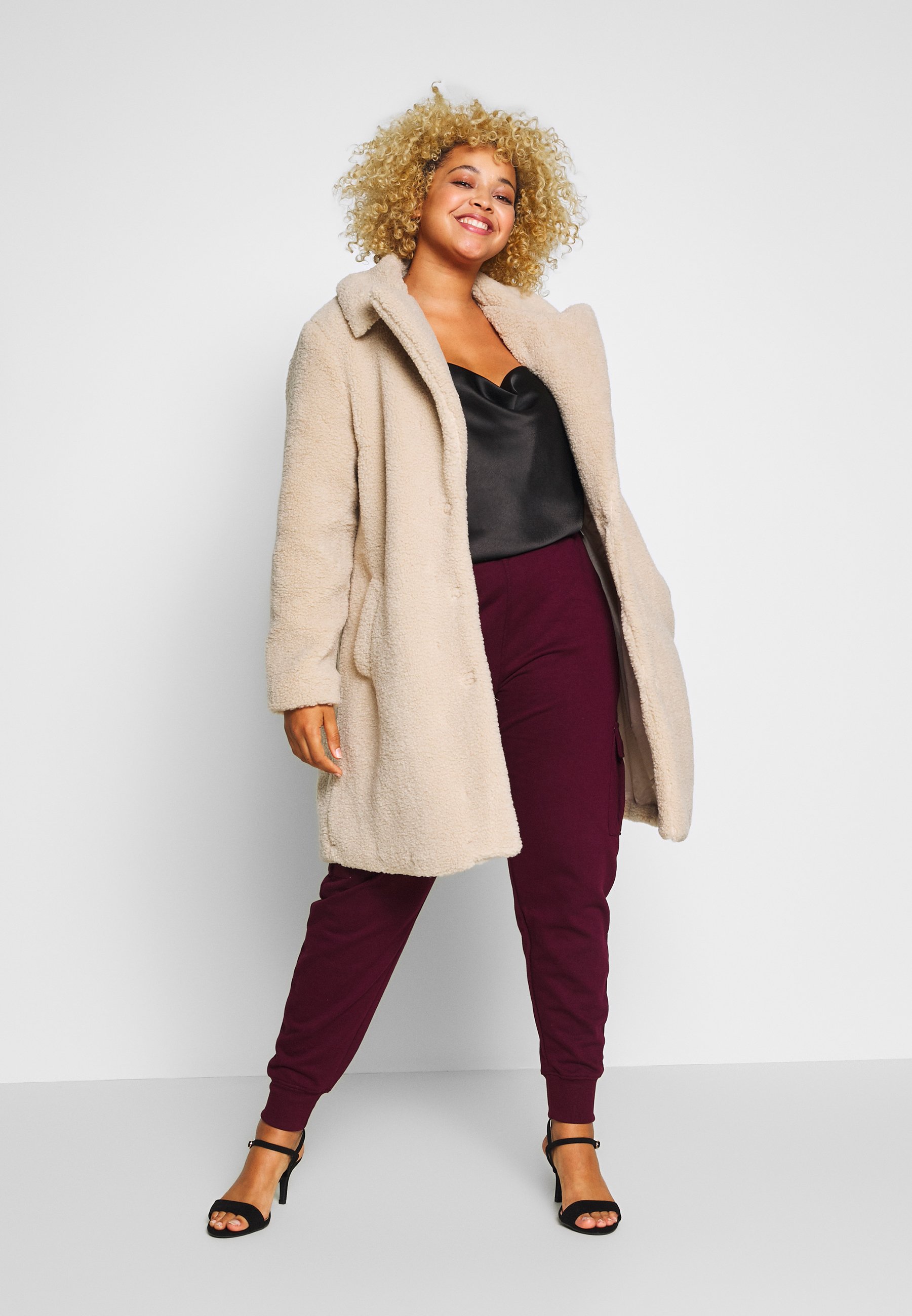 Missguided Plus UTILITY POCKET HIGH WAISTED Joggebukse Missguided Plus UTILITY POCKET HIGH WAISTED - Joggebukse - wine