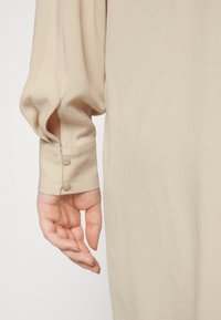 EVOKED VILA VIZUGI LONG SHIRT - Blusa - cement