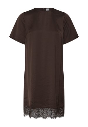 Robe marron foncé à manches courtes, coupe droite et bordure en dentelle le long de l'ourlet.