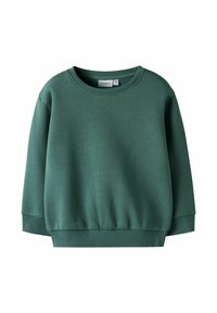 Zielony sweter crewneck dla maluchów z ściągaczami przy mankietach i u dołu oraz miękką tkaniną bawełnianą.