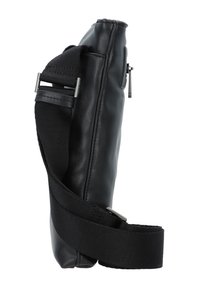 Borsa a spalla in pelle nera con una superficie liscia, tracolla in tessuto regolabile e dettagli con tasche con zip, caratterizzata da un design elegante e rettangolare.