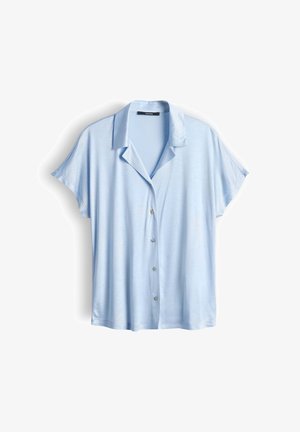 Chemise à manches courtes bleu clair à boutons, coupe décontractée avec un col de style camp, présentée à plat sur un fond blanc.