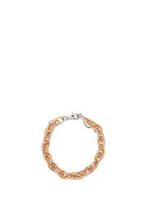 Pulsera de cadena gruesa en tonos metálicos mixtos; presenta eslabones entrelazados en oro rosa y plata con cierre de langosta. Textura suave.