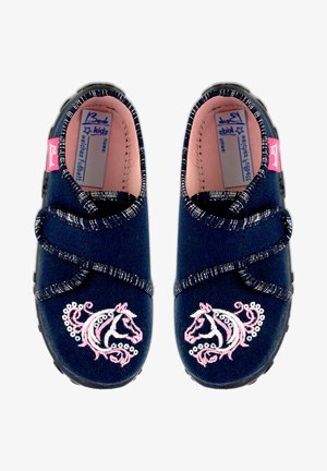 Navyblaue Jeans-Schuhe für Kinder mit einem funkelnden silbernen Rand, der pinke und weiße gestickte Einhornmuster an den Seiten zeigt.