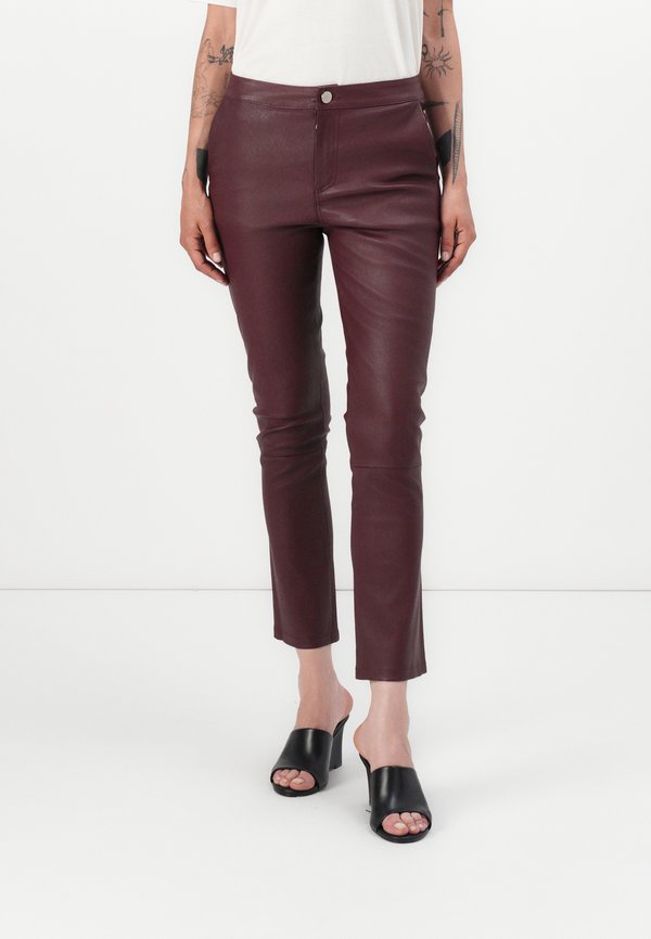 LEYA REFINED STRETCH - Leather trousers - decadent chokolate